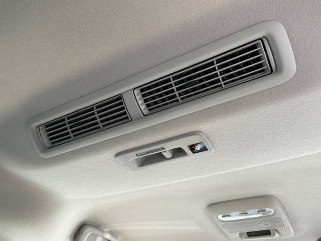 天井に車内の空気を循環させるサーキュレーターを装備