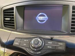 【メーカー純正8インチナビ】インテリアに溶け込むスタイリッシュな「専用設計」メーカーナビを装備♪視認性や操作性など基本性能にも優れ、より上質なカーライフをお楽しみいただけます。