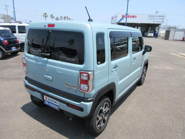 外装は展示前に専任の担当者が綺麗に仕上げております。車の状態など気になさる点がありましたらお気軽にご相談ください。自慢のお車をぜひご覧にいらしてください。
