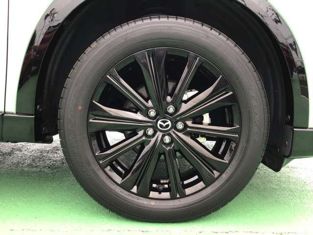 マツダ純正19インチのアルミホイール（ブラック塗装）です。