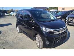 納車前の点検整備は、国家2級整備士、自動車検査員　資格取得者が1台1台、点検整備してお届けいたします。保証期間は1ヶ月となりますがアフターサービスも自社対応ですので極力お安くご提供させていただきます。