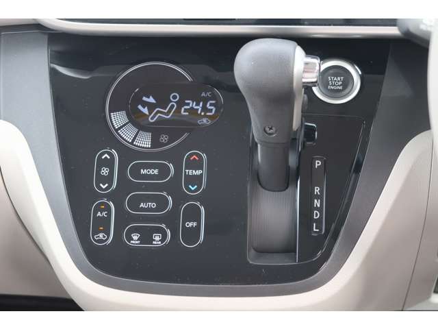 タッチパネル式オートエアコン　セレクトレバー　エンジンスイッチ