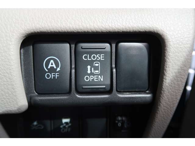 アイドリングストップスイッチ　片側電動スライドドアスイッチ（助手席側）