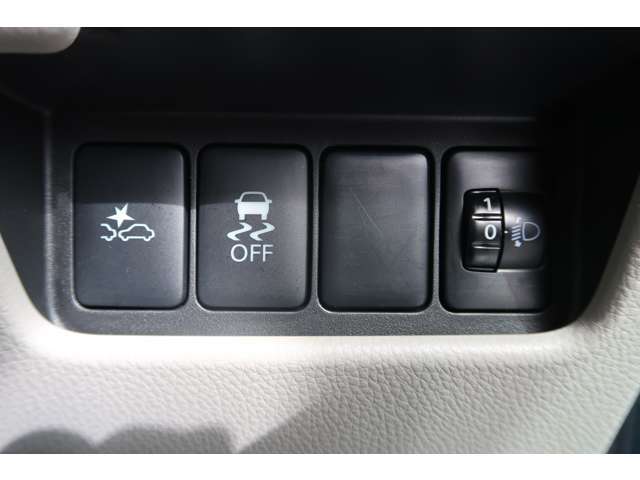 衝突軽減ブレーキ　横滑り防止スイッチ　ヘッドライトレベリングダイアル
