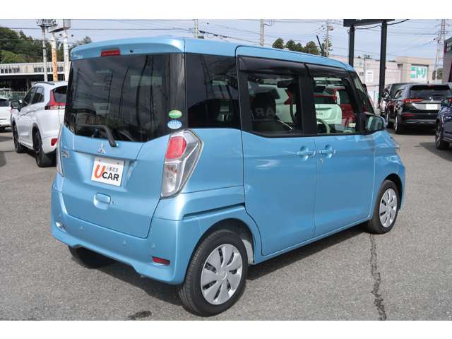 両側スライド片側電動ドア　バックアラウンドカメラ　障害物センサー　ドアバイザー