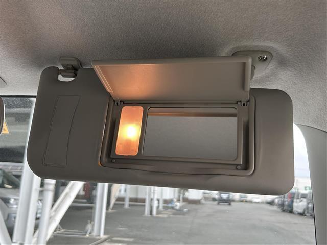 気になる車はすぐにお問い合わせください！右のカーセンサー専用無料ダイヤルから、専門スタッフがお車のご質問にお答えいたします！