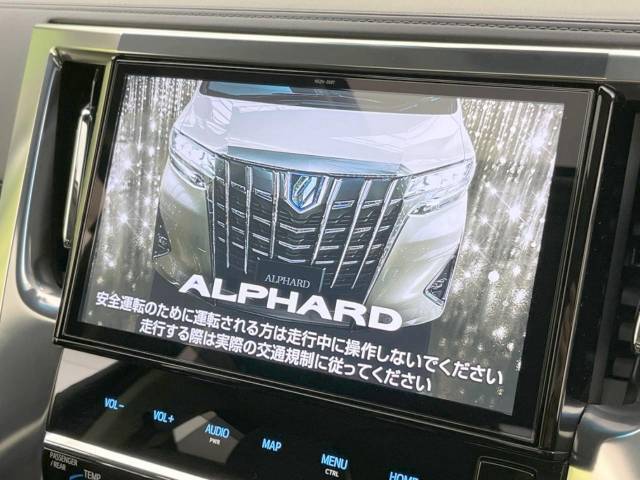 【純正10型ナビ】インテリアに溶け込むスタイリッシュな「専用設計」メーカーナビを装備♪視認性や操作性など基本性能にも優れ、より上質なカーライフをお楽しみいただけます。