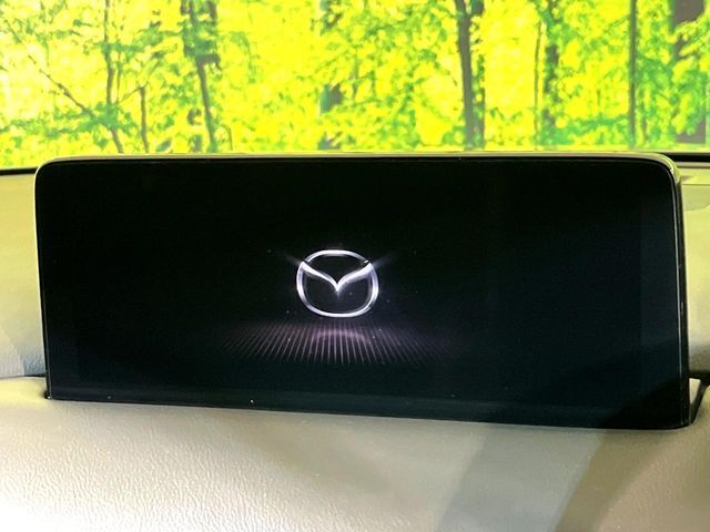 【メーカー純正ナビ】インテリアに溶け込むスタイリッシュな「専用設計」メーカーナビを装備♪視認性や操作性など基本性能にも優れ、より上質なカーライフをお楽しみいただけます。
