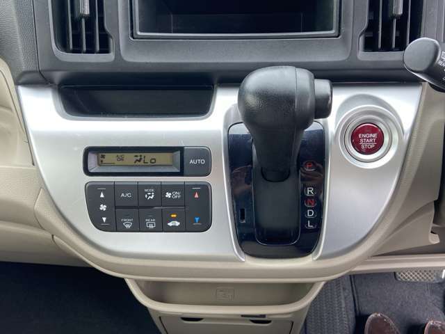 自社整備工場完備ですので、車検・点検・アルミやナビの取り付け等、車のことなら何でもお任せ下さい。