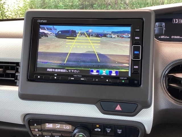 バックモニターにガイド線表示付きなので車庫入れも安心【カメラアングルは3パターンから選べます】知らない道でも安心して楽しくお出かけができます。