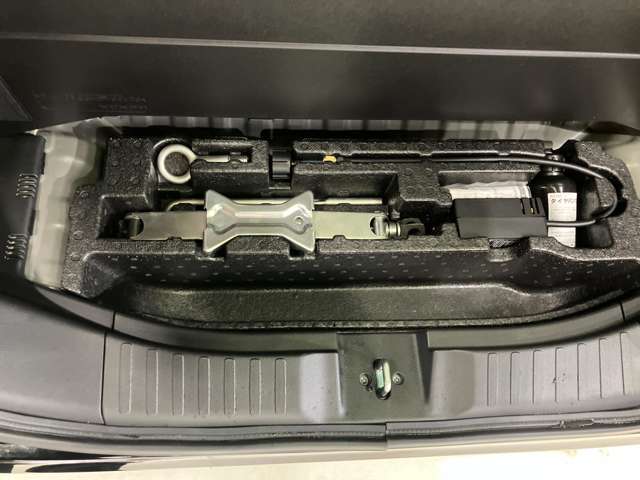 【ラゲッジルーム】実用性に優れた二段式ラゲッジル-ムでお荷物を別々に収納が可能♪♪