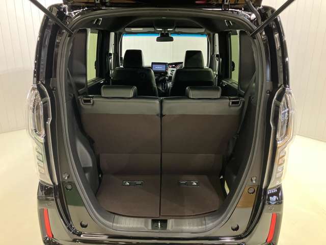 【ラゲッジルーム】買い物時の荷物を無理なく載せられる荷室容量！