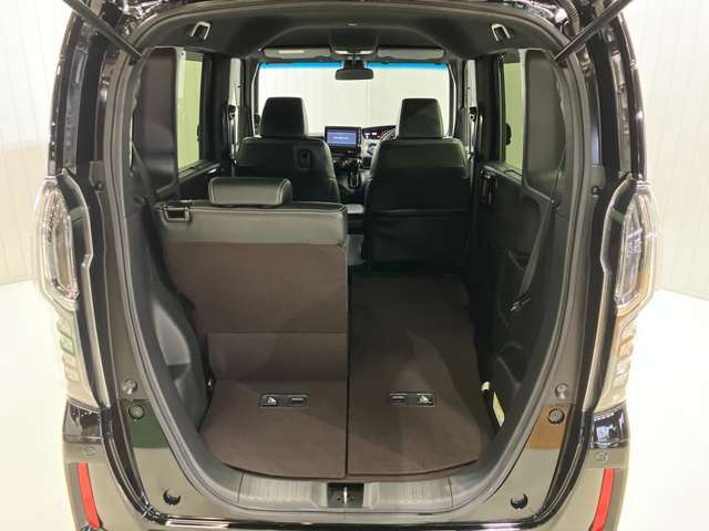 【ラゲッジルーム】乗る人や荷物に合わせてフレキシブルに対応できます！