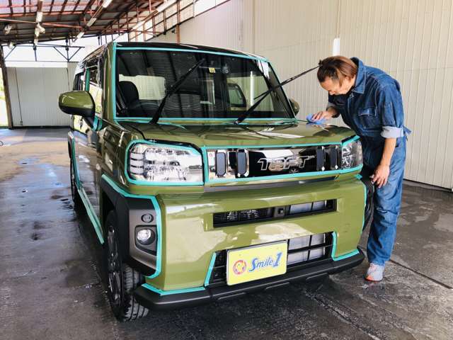 スマイルセットNo.7　【ボディグラスコーティング】きれいな新車の状態を長く保つためにボディグラスコーティングを施工してご納車いたします。ちょっとした汚れや砂ぼこりなら水で流すとピカピカに☆