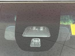 【シティブレーキアクティブシステム】低速走行中に前方の車両等を認識し、衝突しそうな時は警報とブレーキで衝突回避と被害軽減をアシスト。より安全にドライブをお楽しみいただけます。