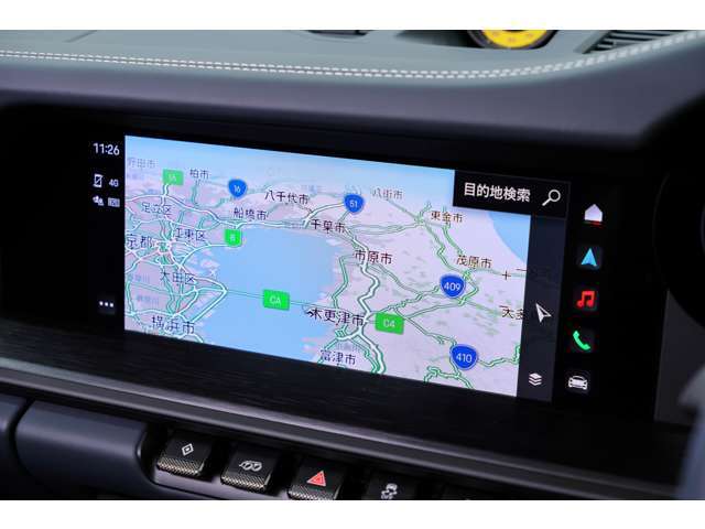 センターにある10.9インチタッチスクリーンディスプレイは、スタート画面をカスタマイズ可能です。