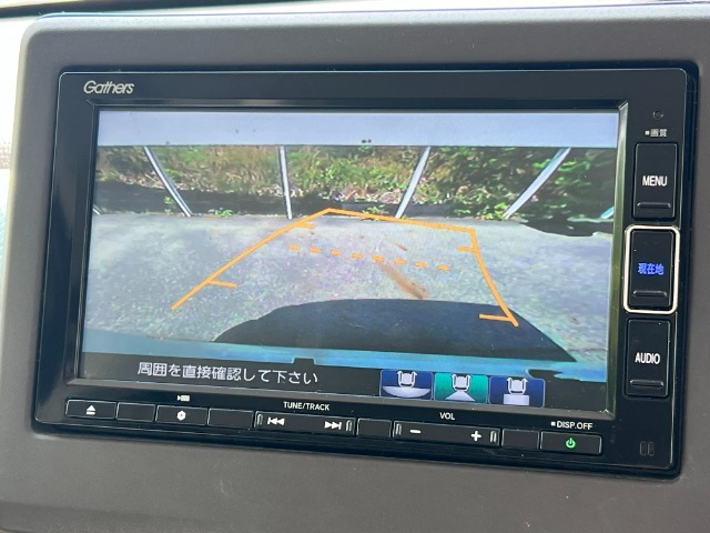 バックで駐車するのは苦手・・・。というそんなあなたでもご安心していただけるハズ！！安心のバックモニター付です☆