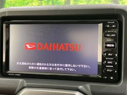 【メーカー純正ナビ】インテリアに溶け込むスタイリッシュな「専用設計」メーカーナビを装備♪視認性や操作性など基本性能にも優れ、より上質なカーライフをお楽しみいただけます。