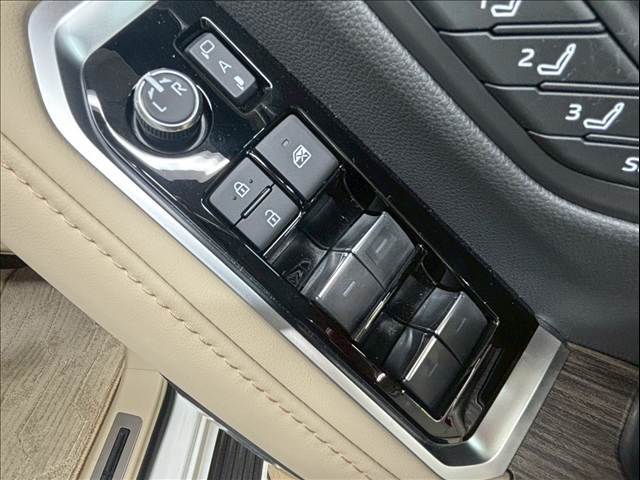 自動車と一緒に任意保険もご相談下さい。専任スタッフがお車に合った内容をご提案させていただきます。