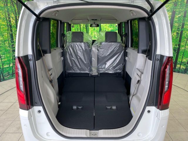 普段のお買い物や通勤、送迎等に十分な荷室スペースを確保しております。セカンドシートを倒すと、大きな荷物の積載も可能です♪