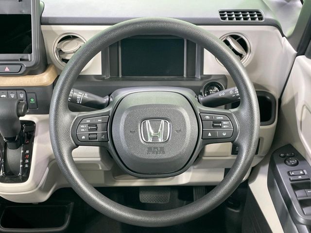 ステアリングも使用感が少なく、きれいな状態となっております♪