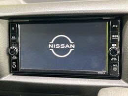【純正ナビ】人気の純正ナビを装備。オーディオ機能も充実しており、Bluetooth接続すればお持ちのスマホやMP3プレイヤーの音楽を再生可能！毎日の運転がさらに楽しくなります！！