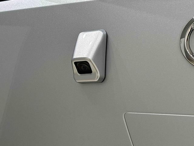 ナビゲーションを装着することでバックするとき後方の安全確認ができるバックカメラが付いてます