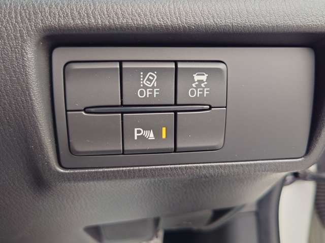 運転席回りのスイッチで安全装備のON/OFFも簡単に！