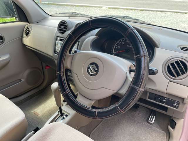 運転席から見たハンドル・インパネ廻りの画像です。
