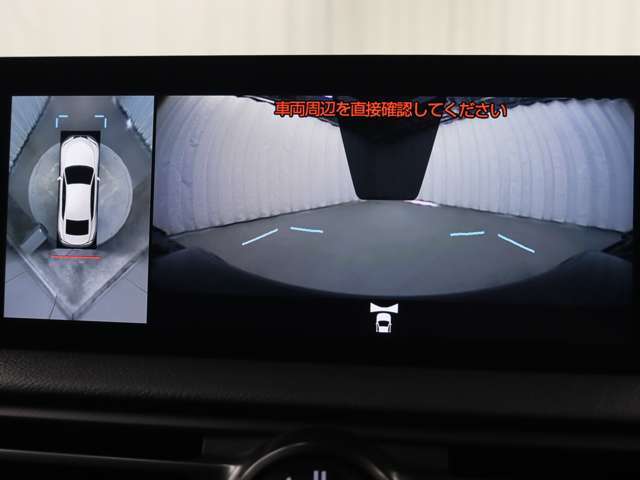 上から車両を見下ろしたような映像をナビゲーション画面に表示する「パノラミックビューモニター」を搭載しています。