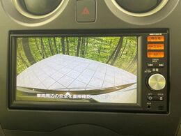 【バックカメラ】駐車時に後方がリアルタイム映像で確認できます。大型商業施設や立体駐車場での駐車時や、夜間のバック時に大活躍！運転スキルに関わらず、今や必須となった装備のひとつです！