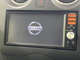 【純正ナビ】人気の純正ナビを装備しております。ナビの使いやすさはもちろん、オーディオ機能も充実！キャンプや旅行はもちろん、通勤や買い物など普段のドライブも楽しくなるはず♪