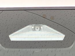 【スズキ　セーフティサポート】走行中に前方の車両等を認識し、衝突しそうな時は警報とブレーキで衝突回避と被害軽減をアシスト。より安全にドライブをお楽しみいただけます。