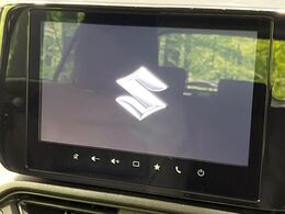 【ディスプレイオーディオ】お持ちのスマホやMP3プレイヤーとの無線接続で音楽再生が可能！コードで繋ぐわずらわしさも無く、手軽にお気に入りの音楽を楽しめます。