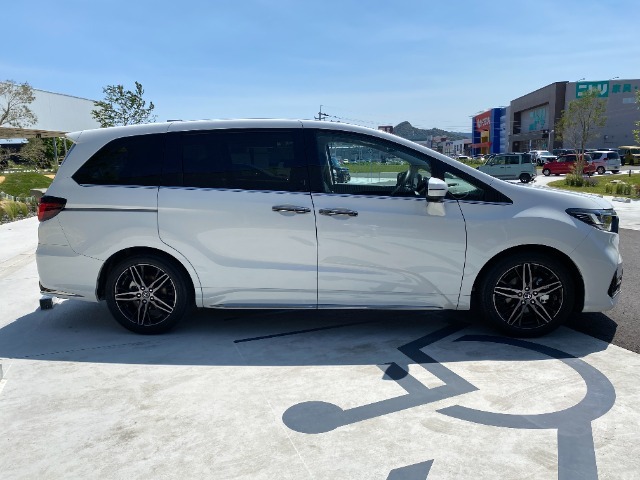 中古車の基本保証（期間は1年間・走行距離は無制限）のホット保証がついております。安心してご購入ください。※中古車保証は車両価格￥400.000-以上からになります。