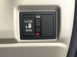 【パワースライドドア】スマートキーや運転席のスイッチでスライドドアの開閉が可能♪電動だから力を入れてドアを開ける必要が無く、小さいお子様でも、重い荷物を持っている時もラクに開け閉めできます♪