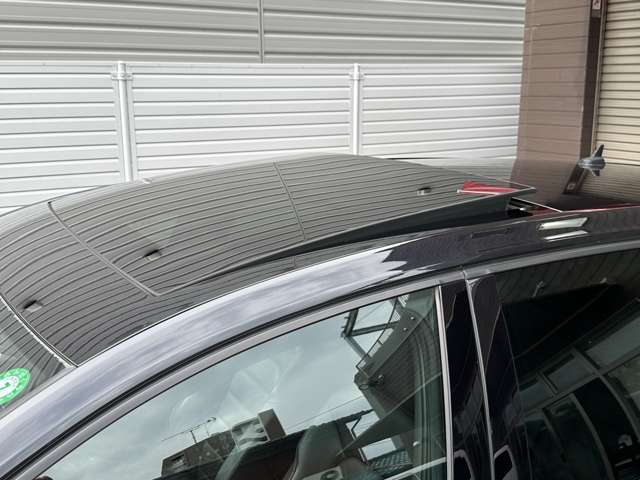 【サンルーフ　チルトアップ】ガラス面の後方が浮き上がるチルトアップで車内の空気も簡単に換気できて快適です！