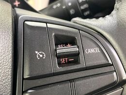 【クルーズコントロール】高速道路もラクラク走行。アクセルを離しても一定速度で走行ができ、長距離運転時の負担を軽減！加速・減速も簡単なスイッチ操作で調整できます。