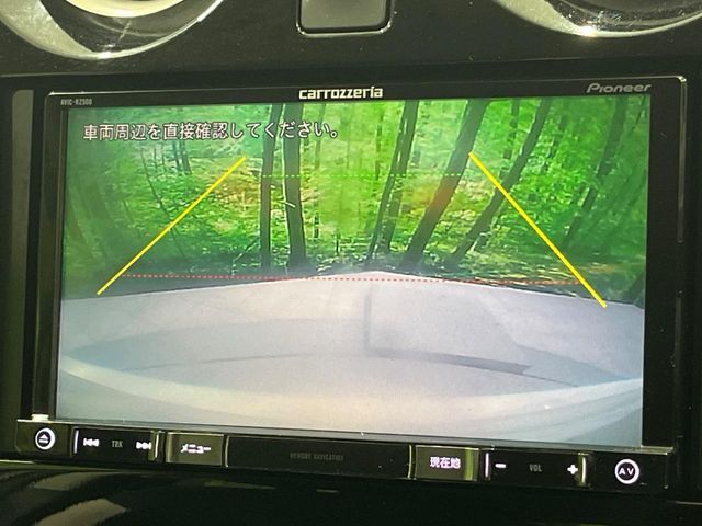 【バックカメラ】駐車時に後方がリアルタイム映像で確認できます。大型商業施設や立体駐車場での駐車時や、夜間のバック時に大活躍！運転スキルに関わらず、今や必須となった装備のひとつです！