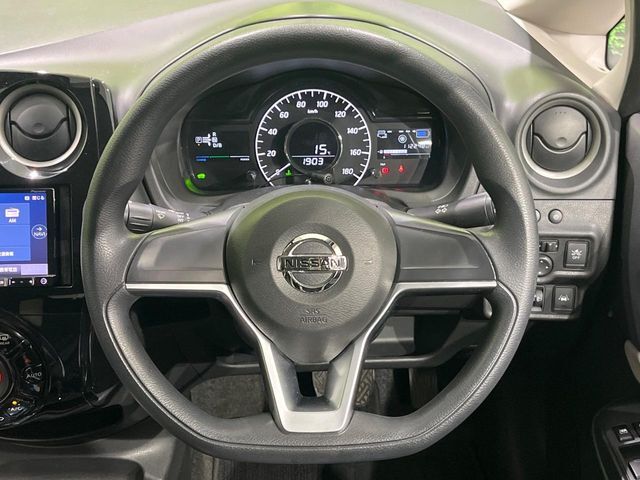 ステアリングも使用感が少なく、きれいな状態となっております♪