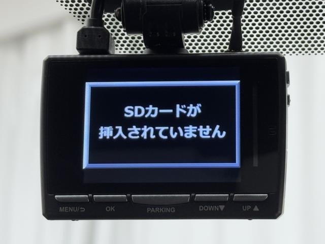 ドライブレコーダー装備してますよ。　思いでの記録や万が一の時の記録にも便利ですね。