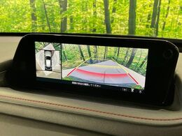 【360°ビューモニター】専用のカメラにより、上から見下ろしたような視点で360度クルマの周囲を確認することができます☆死角部分も確認しやすく、狭い場所での切り返しや駐車もスムーズに行えます。