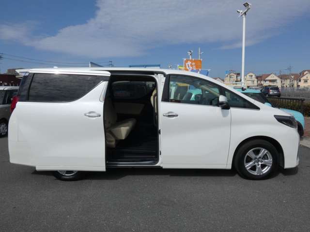 オールメーカー展示中！色々な車種を見比べて頂いても構いません！見て触って乗ってあなたにピッタリのお車をお探しにご来店ください！