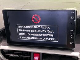 【ディスプレイオーディオ】お持ちのスマホやMP3プレイヤーとの無線接続で音楽再生が可能！コードで繋ぐわずらわしさも無く、手軽にお気に入りの音楽を楽しめます。