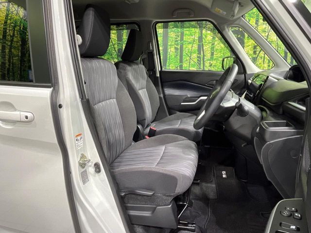 運転席シート廻りは使用感も少なく、良好な状態となっています。丁寧に使われていたことがよくわかりますね。