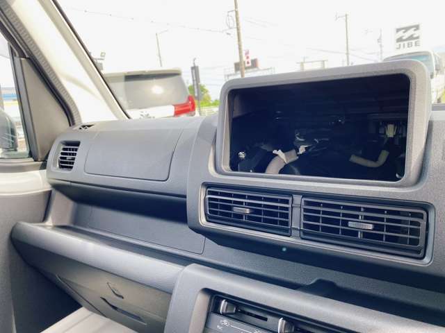 お値打ち軽自動車からコンパクトカーにミニバン！輸入車、ハイブリッドカーも取り扱っております！お気軽にご来店ください♪（住所：三重県松阪市小舟江町83、国道23号線沿いにございます。）