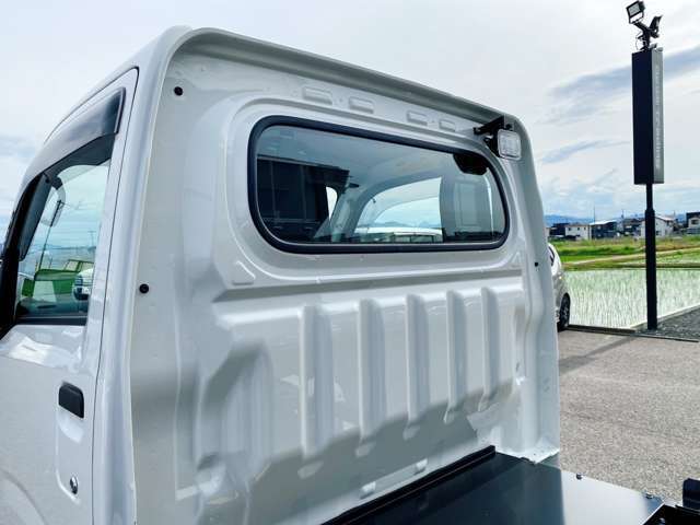 納車前に法定12点検該当項目を実施した上でのご納車となります。エンジンオイル・オイルエレメント・ワイパーゴムについては全車交換しその他の消耗部品に関しても必要な場合は交換後納車となります。