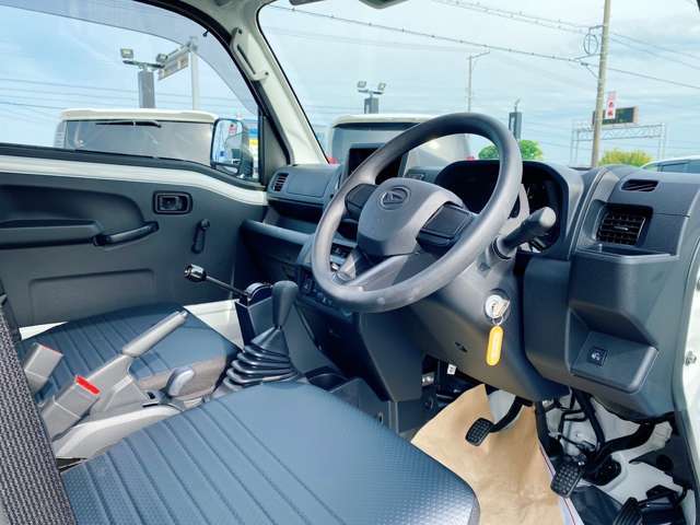 広々とした運転席周り♪