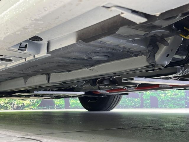 お車を安心してお乗りいただく為には、足回りの定期点検が欠かせません。サービスサポート（有償保証）では無料点検もご提供しており、安心のカーライフをお過ごしいただけるサポート体制が整っています。