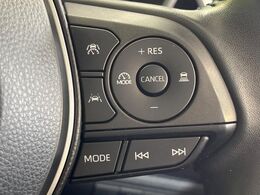 【レーダークルーズコントロール】高速道路での長距離走行が楽に！！自動で速度を保つクルーズコントロールが、衝突軽減システムと連携し、前方の車両を感知して車間を保つように速度調節してくれます！！